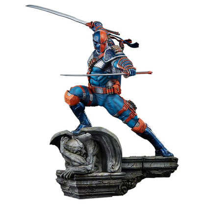 DEATHSTROKE Premium Format Figure by Sideshow Collectibles