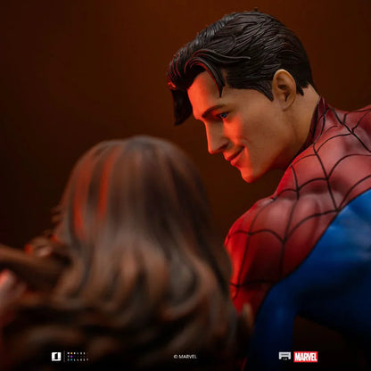 Spider-Man: The Animated Series Spider-Man And Mary Jane Deluxe Art Statue By Iron Studios