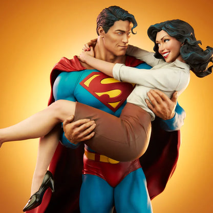 SUPERMAN AND LOIS LANE Diorama By Sideshow Collectibles