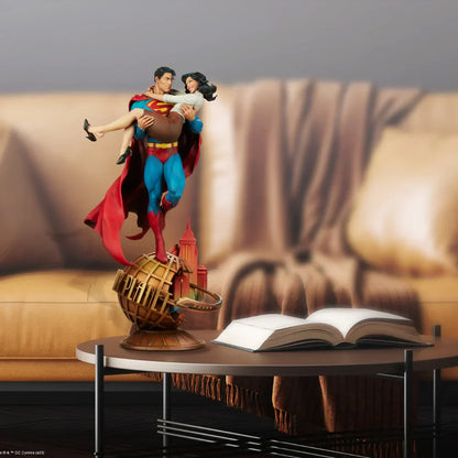 SUPERMAN AND LOIS LANE Diorama By Sideshow Collectibles