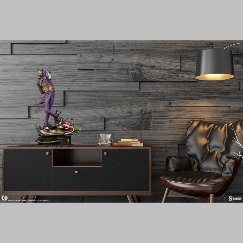 THE JOKER Premium Format Figure By Sideshow Collectibles